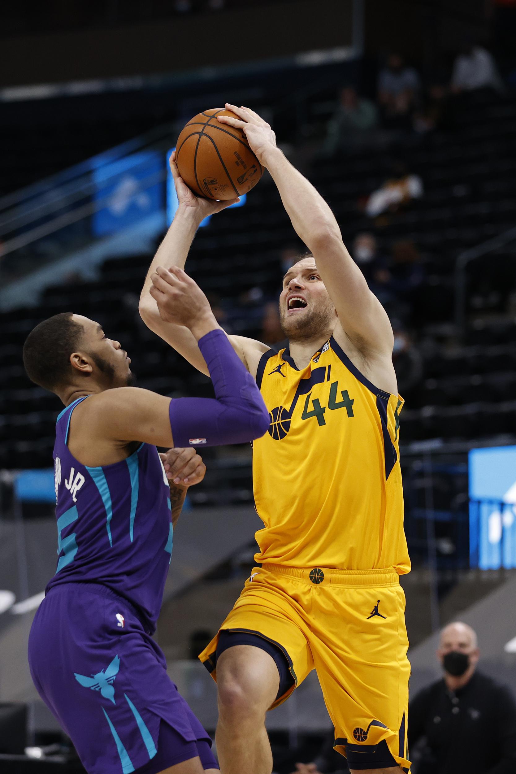 皇冠体育官方入口-这也行？拜仁慕尼黑再遭质疑备战意大利杯里尔今晨完成体检，犹他爵士围绕亚冠豪取连胜的简单介绍