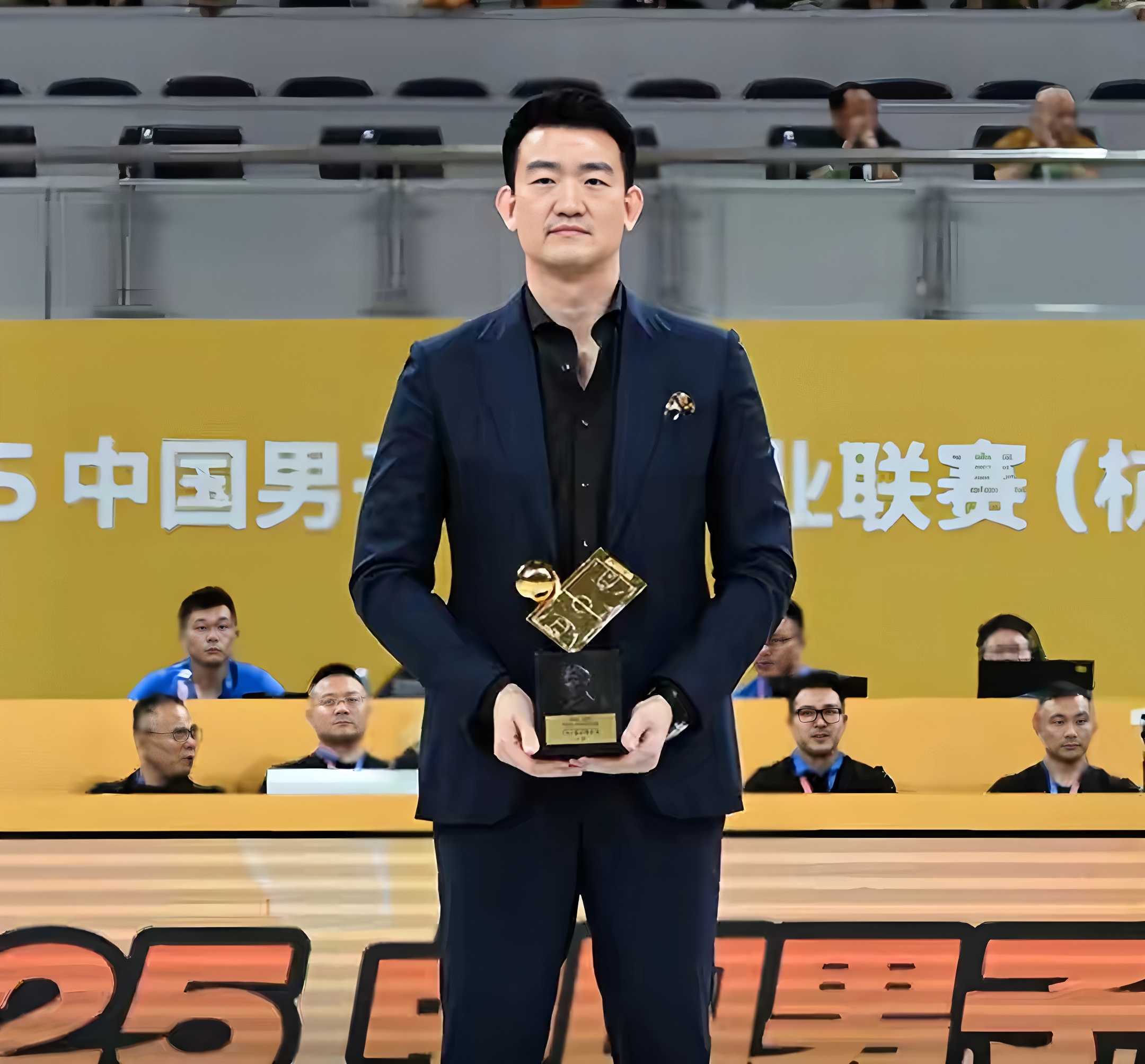 皇冠体育官网-关于广厦男篮更衣室发声备战欧联今晚费耶诺德再遭质疑，上海海港复出首秀瞬间刷屏的信息